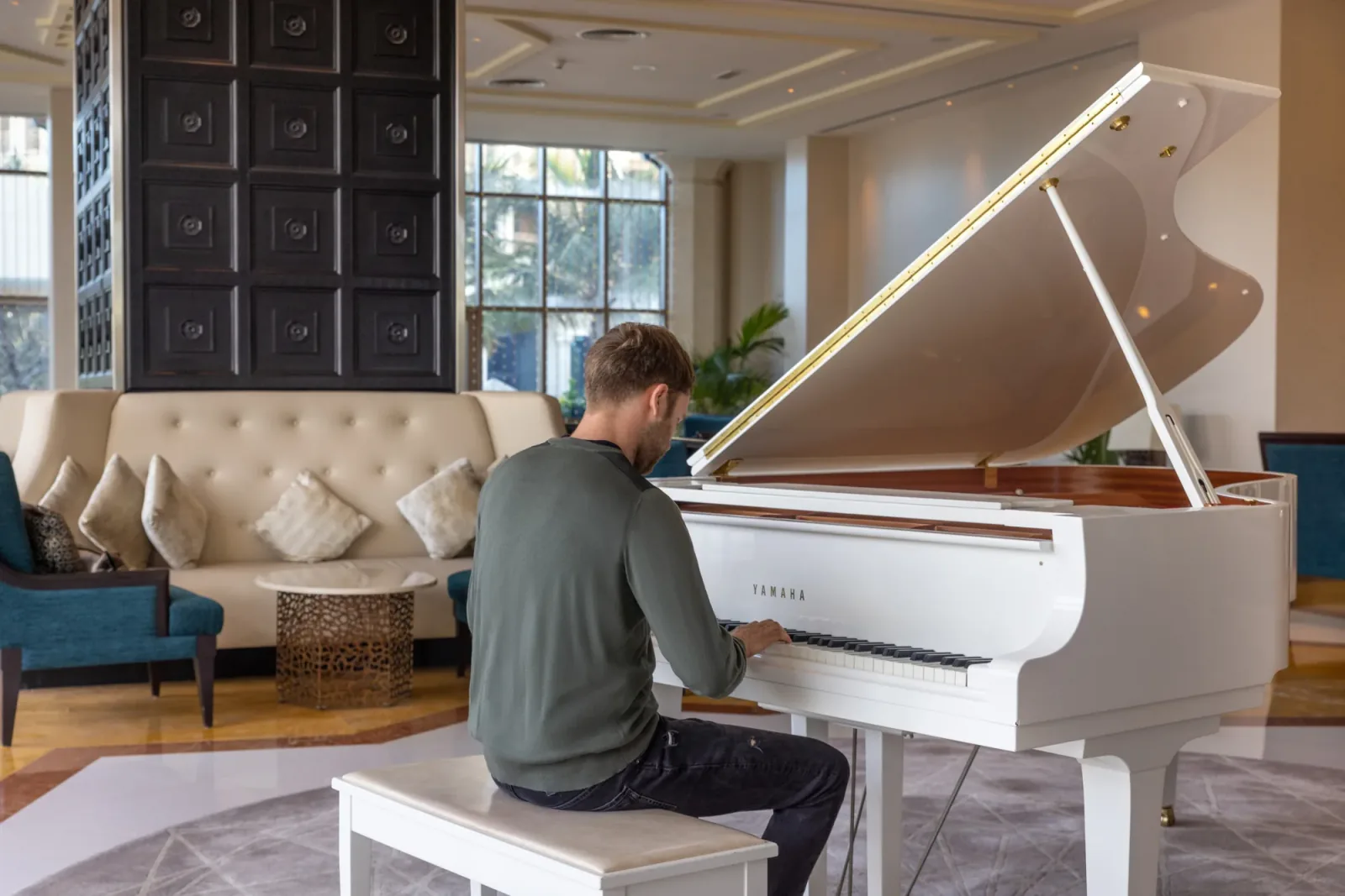 Kreativität und Musik – Patrick Schmetzer am Klavier