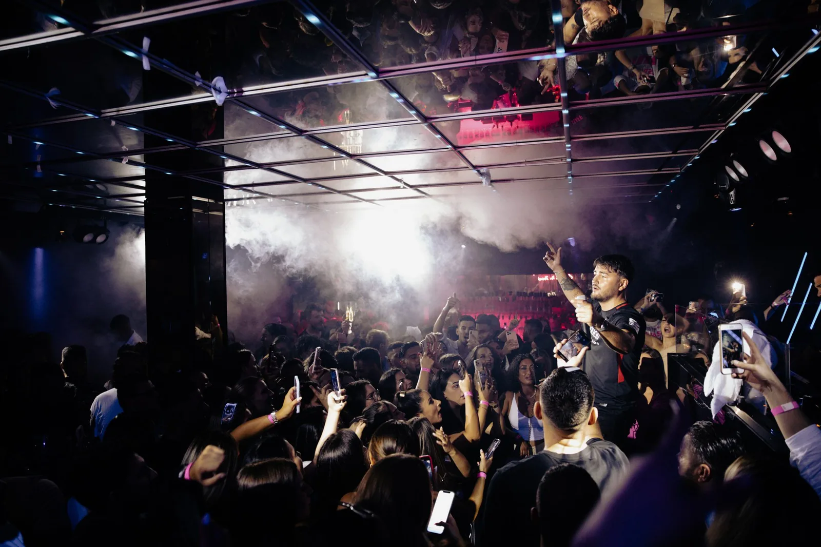 Ardian Bujupi – Clubshow — Konzertfotografie