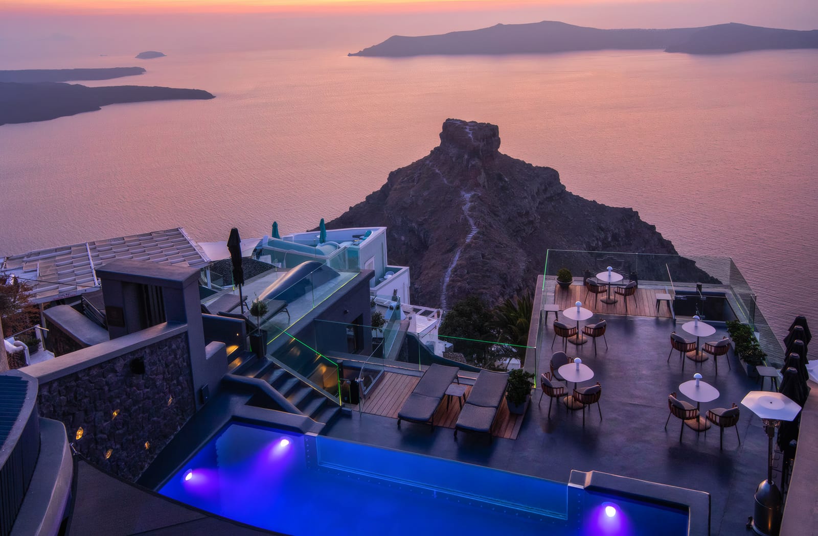 Kivotos Santorini Hotel