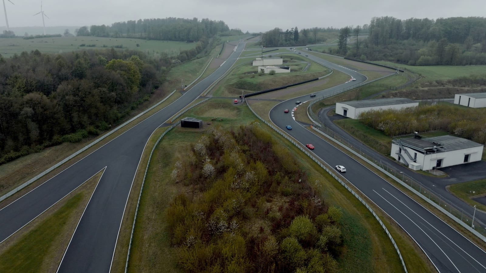 A frame from the Bilster Berg test drive: the Bentley in a corner of the circuit