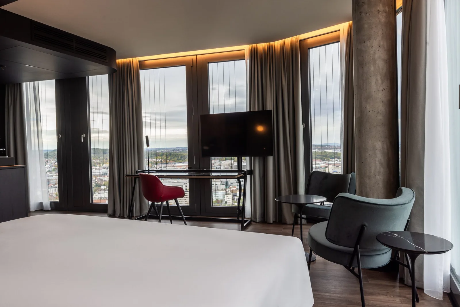 Geordnetes Hotelzimmer im Radisson Blu Stuttgart vor der Aufnahme