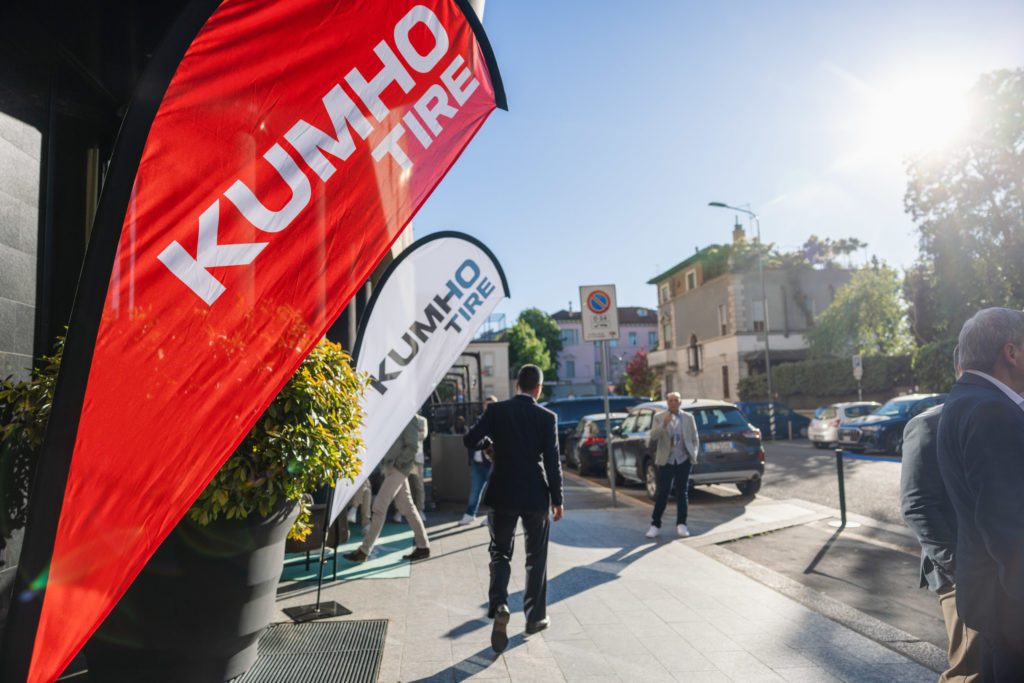 Event_68 - 24:4:24 - 2500 PX (Web Format) - Patrick Schmetzer svg+xml;charset=utf KUMHO Driving Event - Milan, Italy